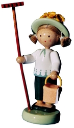 Flade Gärtnerin mit Rechen u. Proviantkorb  (Flade 5234) Erzgebirgische Volkskunst: Gärtnerin mit Rechen und Proviantkorb