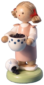 Flade Mädchen mit Heidelbeeren  (Flade 5142) Erzgebirgische Volkskunst: Mädchen mit Heidelbeeren 