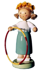 Flade Mädchen mit Reifen  (Flade 5235) Erzgebirgische Volkskunst: Mädchen mit Reifen