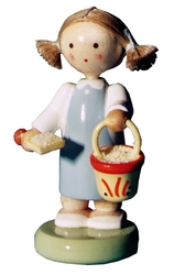 Flade Mädchen mit Sandspielzeug  (Flade 5237) Erzgebirgische Volkskunst: Mädchen mit Sandspielzeug