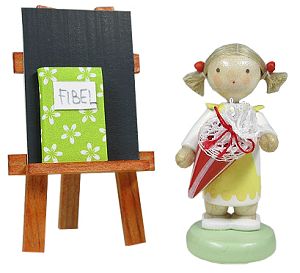 Flade Mädchen mit Schultüte, Tafel und Fibel  (Flade 5161) Mädchen mit Schultüte, Tafel und Fibel