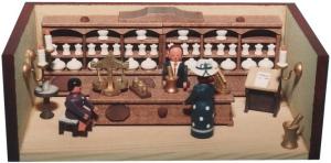 Gunther Flath Stube Apotheke mit Apotheker (Gunther Flath 30/40) Erzgebirgische Volkskunst: Stube / Apotheke