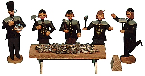 W. Werner Arbeitende Bergleute 19. Jahrhundert Scheidebank, 5 Bergleute + 1 Tisch (W. Werner 1713) Erzgebirgische Volkskunst: Scheidebank 